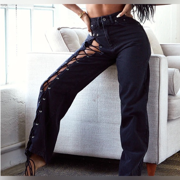 PRETTY LITTLE THING BLACK LACE UP WIDE LEFT JEANS (SHAPE) - Picture 3 of 5
